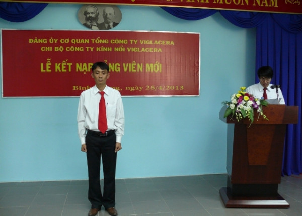 Đảng bộ cơ quan Tổng công ty Viglacera tổ chức kết nạp Đảng viên mới